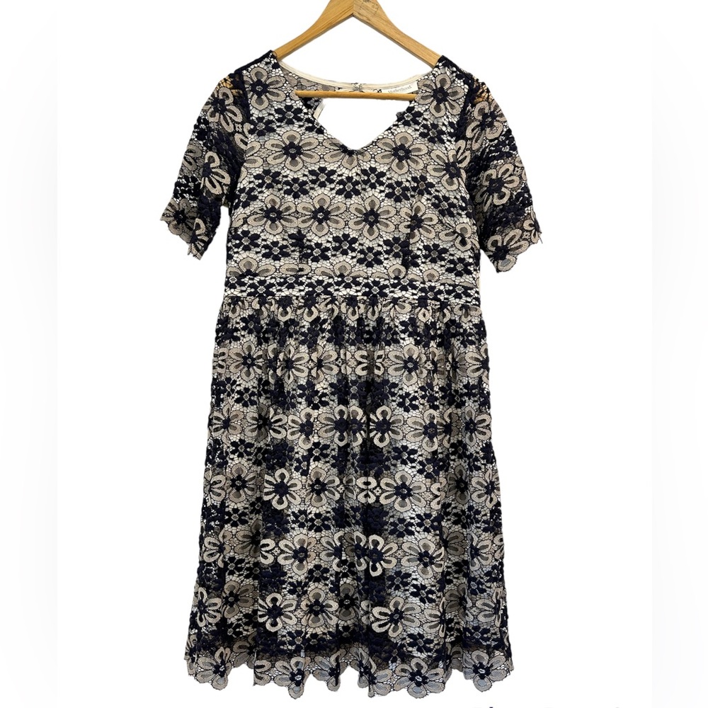 NWT Motherhood Maternity Cream and Navy Floral Lace Short Sleeve V-neck Dress M